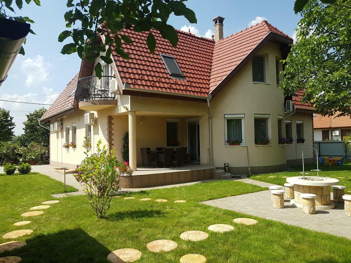 Villa Bellanova ไฮจ์ดุสโซบอสโล ภายนอก รูปภาพ